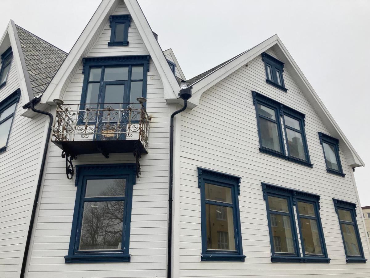 Downtown Historical House With Renovated Apartments Ålesund Kültér fotó